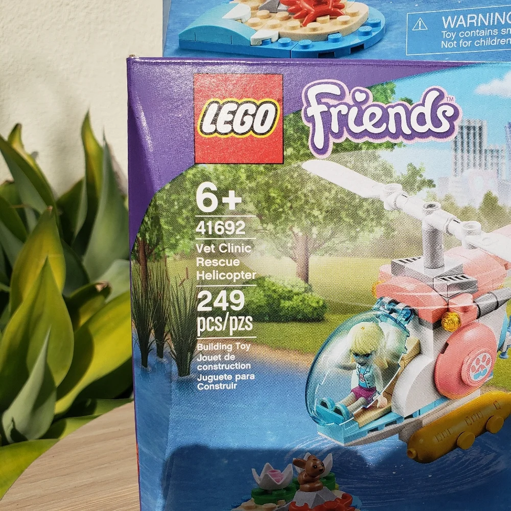 NEW LEGO FRIENDS Building Set Helicopter Vet Rescue 41692 Valentine's Day Gift 2 - Picture 5 of 16